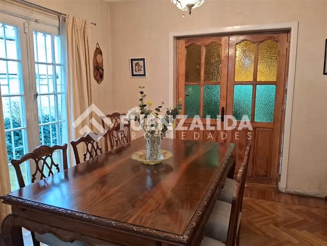 Chalet aislado en venta de 4 dorm. en Ñuñoa
