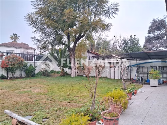 Chalet aislado en venta de 4 dorm. en Ñuñoa