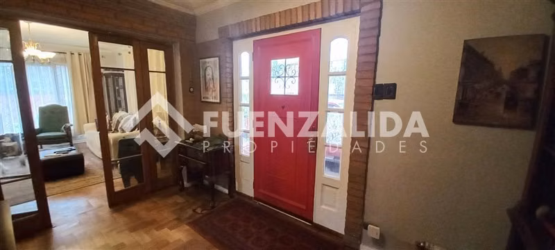 Casa en venta de 6 dorm. en La Reina