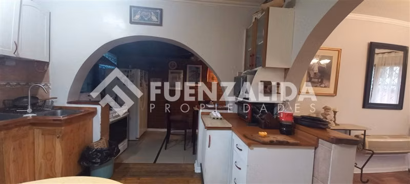 Casa en venta de 6 dorm. en La Reina