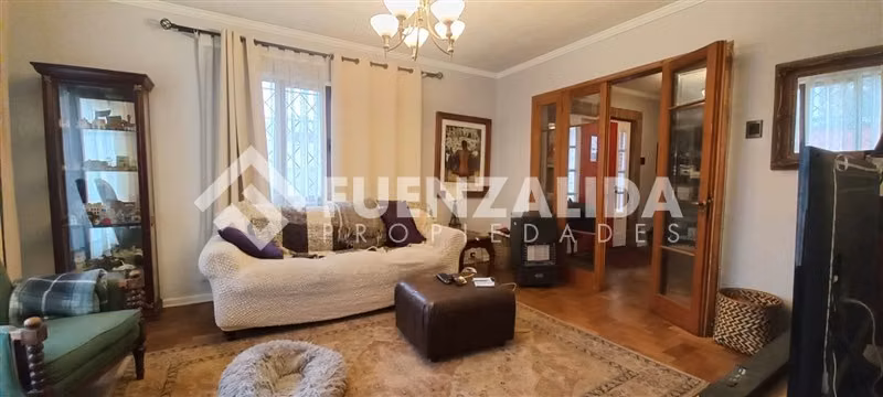 Casa en venta de 6 dorm. en La Reina