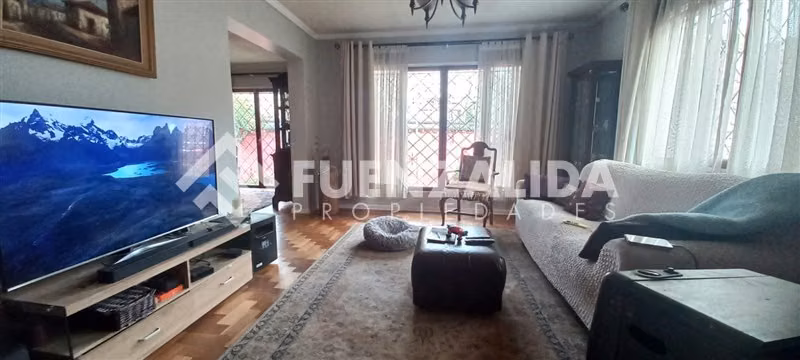 Casa en venta de 6 dorm. en La Reina
