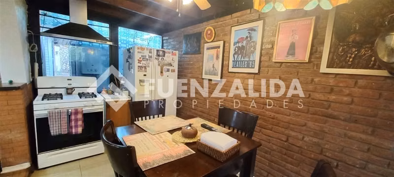 Casa en venta de 6 dorm. en La Reina