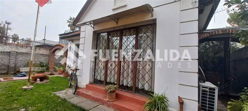 Casa en venta de 6 dorm. en La Reina