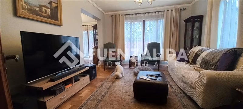 Casa en venta de 6 dorm. en La Reina