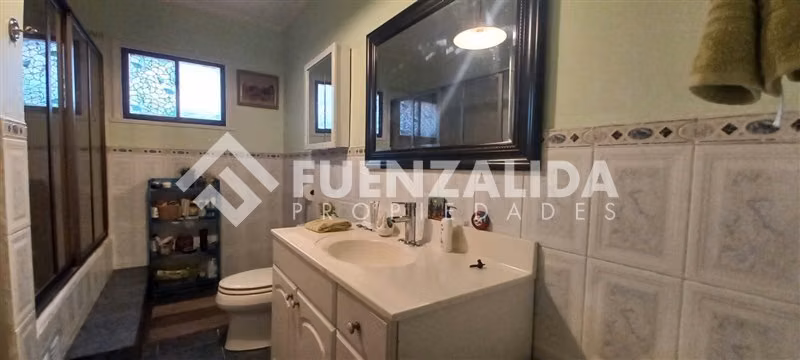 Casa en venta de 6 dorm. en La Reina