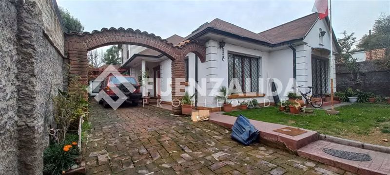 Casa en venta de 6 dorm. en La Reina