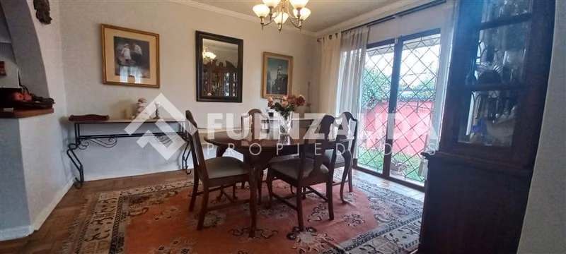 Casa en venta de 6 dorm. en La Reina