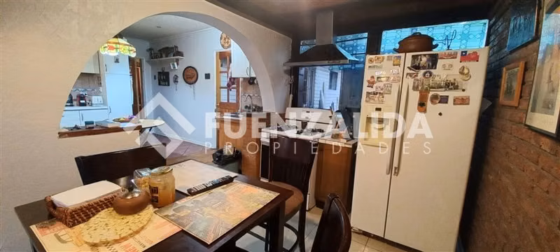 Casa en venta de 6 dorm. en La Reina