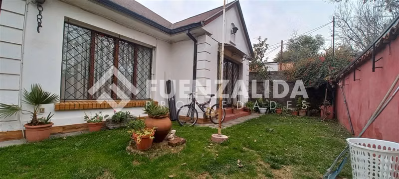 Casa en venta de 6 dorm. en La Reina