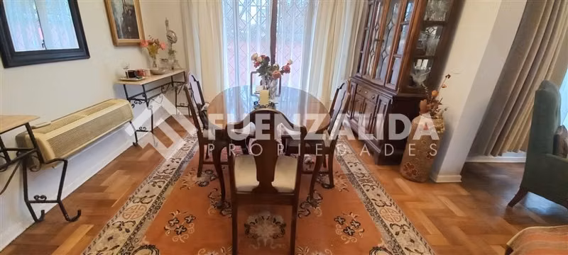 Casa en venta de 6 dorm. en La Reina