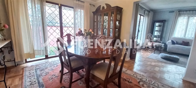 Casa en venta de 6 dorm. en La Reina