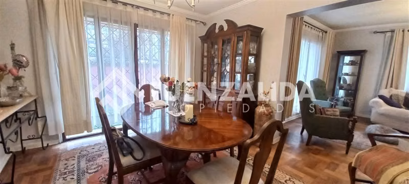 Casa en venta de 6 dorm. en La Reina