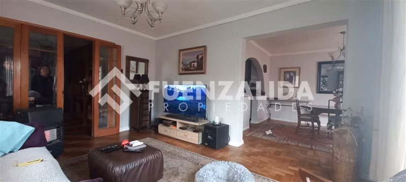 Casa en venta de 6 dorm. en La Reina