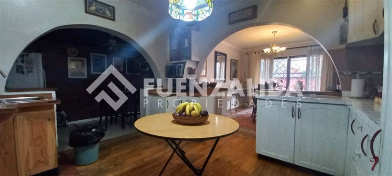 Casa en venta de 6 dorm. en La Reina
