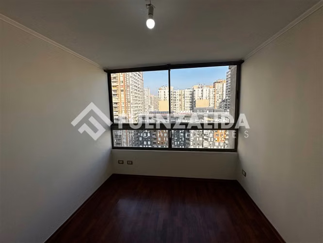 Depto en arriendo de 2 dorm. con estacionamiento en Santiago
