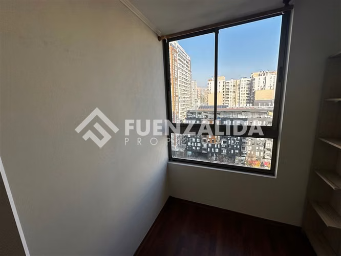 Depto en arriendo de 2 dorm. con estacionamiento en Santiago