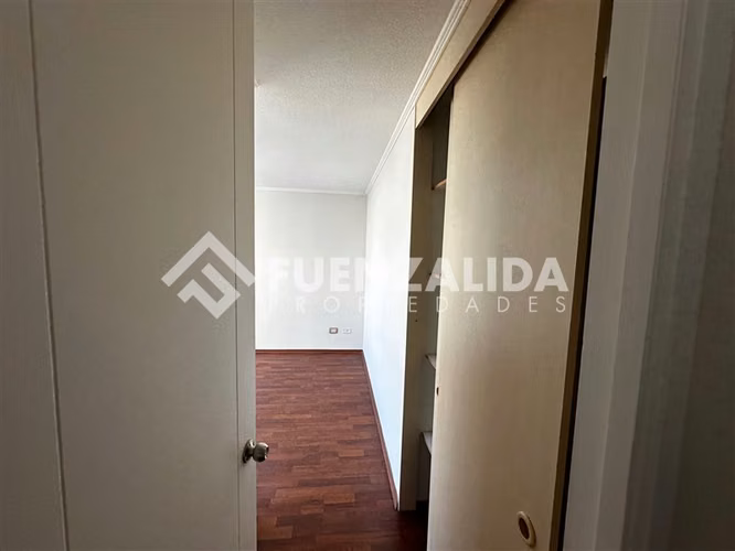 Depto en arriendo de 2 dorm. con estacionamiento en Santiago
