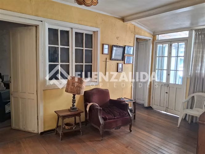 Casa fachada continua en Zona Típica de 3 dorm. en Ñuñoa