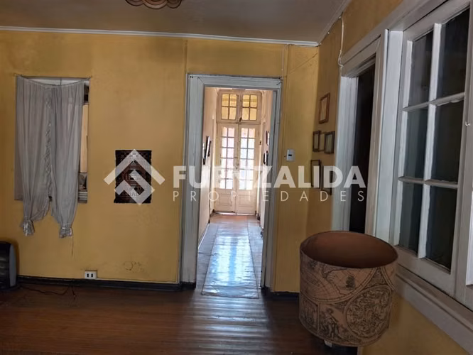 Casa fachada continua en Zona Típica de 3 dorm. en Ñuñoa