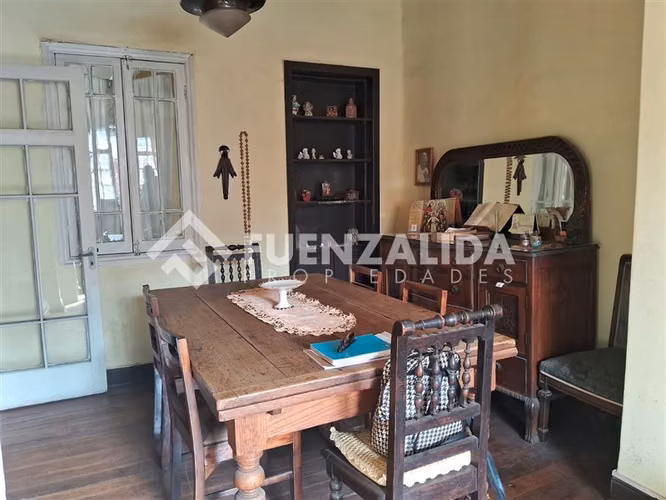 Casa fachada continua en Zona Típica de 3 dorm. en Ñuñoa