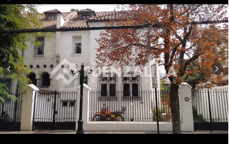 Casa en venta de 5 dorm. 6 baños en Providencia UF 16.000.