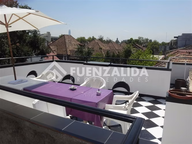 Casa en venta de 5 dorm. 6 baños en Providencia UF 16.000.