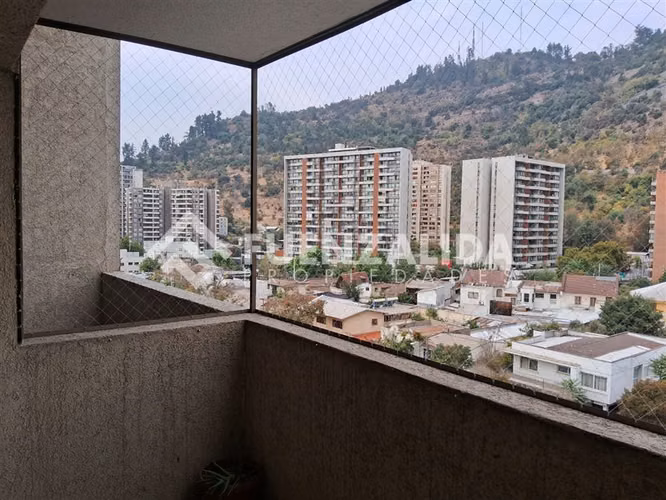 Gran departamento en venta de 4 dorm. en Recoleta