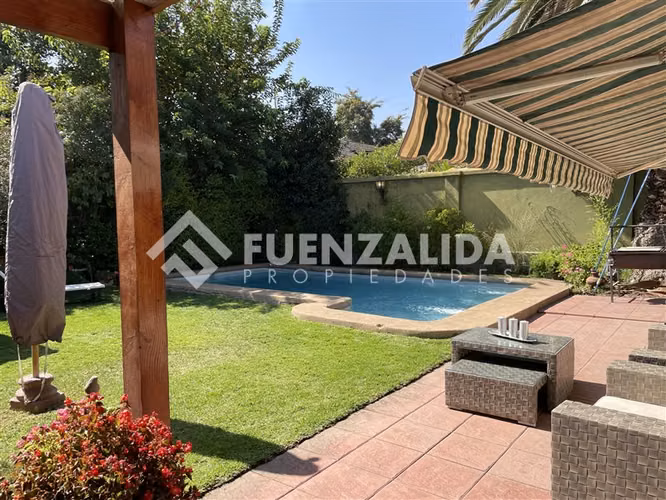 Casa tipo Chalet con 5 dormitorios en La Reina