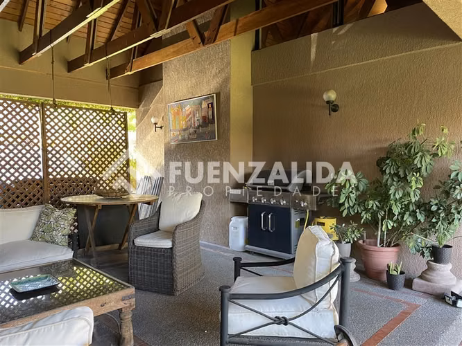 Casa en San Carlos Apoquindo 5 dorm. 4 baños en Las Condes