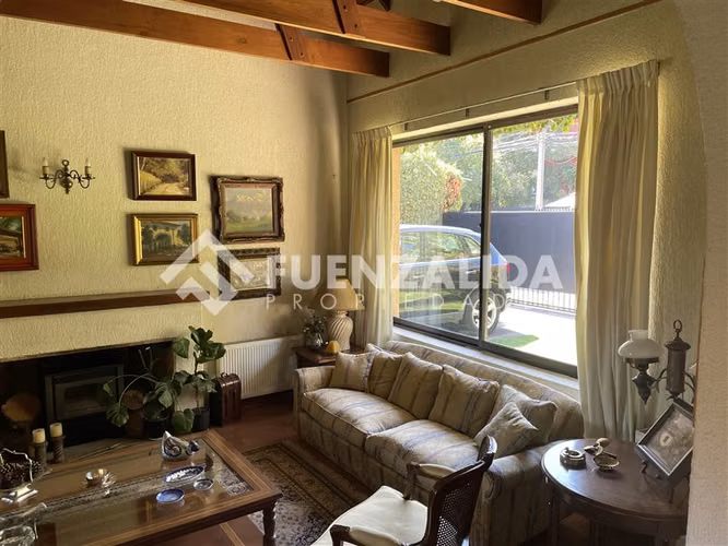 Casa en San Carlos Apoquindo 5 dorm. 4 baños en Las Condes