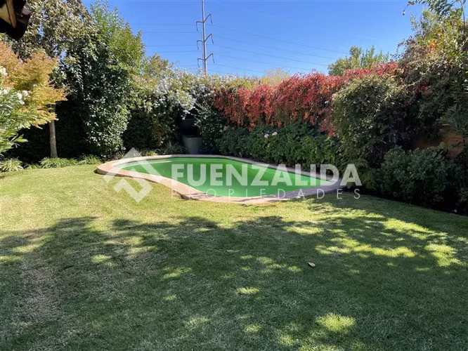 Casa en San Carlos Apoquindo 5 dorm. 4 baños en Las Condes