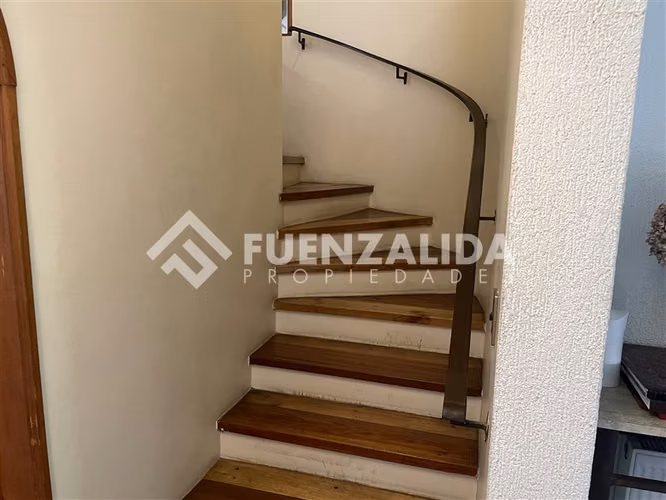 Casa en San Carlos Apoquindo 5 dorm. 4 baños en Las Condes