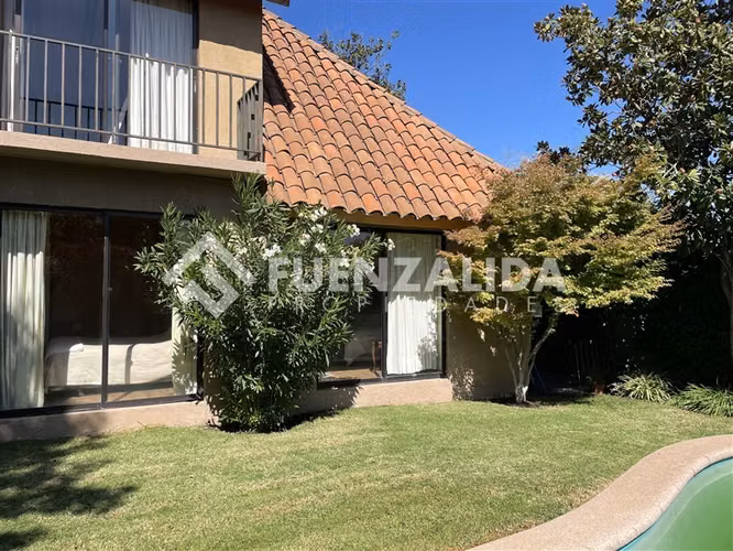 Casa en San Carlos Apoquindo 5 dorm. 4 baños en Las Condes