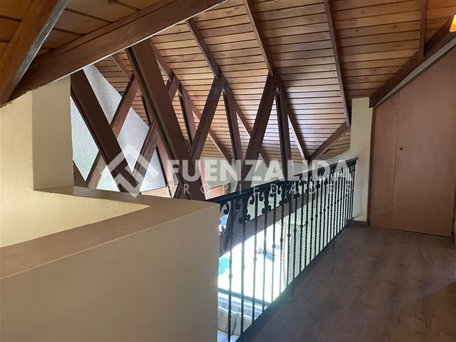 Casa en San Carlos Apoquindo 5 dorm. 4 baños en Las Condes