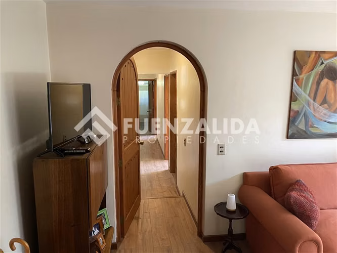 Casa en San Carlos Apoquindo 5 dorm. 4 baños en Las Condes