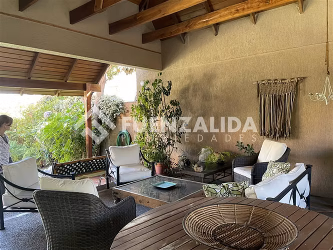 Casa en San Carlos Apoquindo 5 dorm. 4 baños en Las Condes