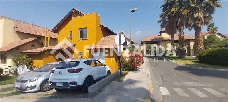 Casa en venta de 4 dorm. en Peñalolén