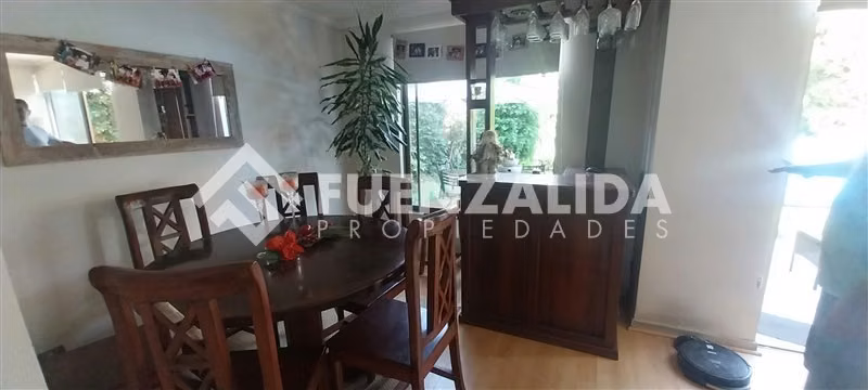 Casa en venta de 4 dorm. en Peñalolén