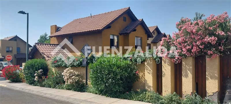 Casa en venta de 4 dorm. en Peñalolén