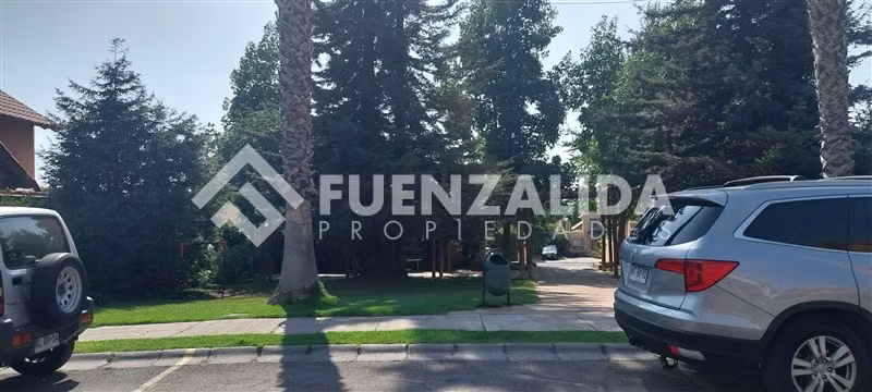 Casa en venta de 4 dorm. en Peñalolén