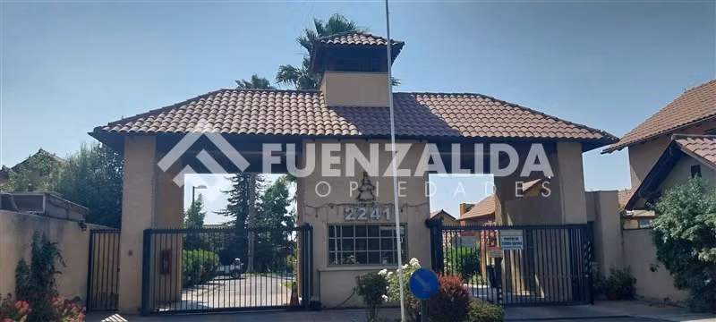 Casa en venta de 4 dorm. en Peñalolén
