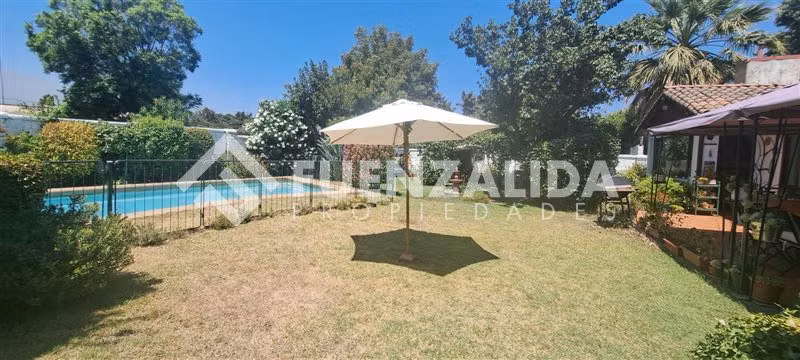 Casa en venta de 4 dorm. en La Reina