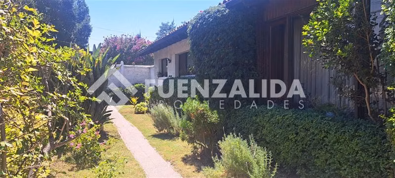 Casa en venta de 4 dorm. en La Reina