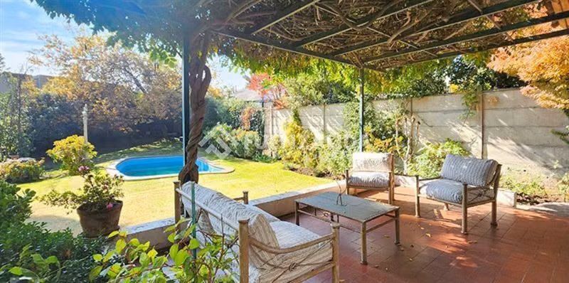 Hermosa casa estilo Colonial cercano a San Carlos