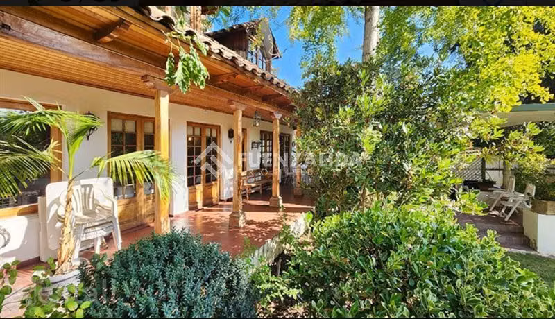 Hermosa casa estilo Colonial cercano a San Carlos