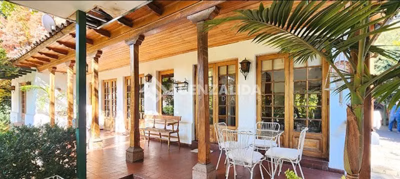 Hermosa casa estilo Colonial cercano a San Carlos