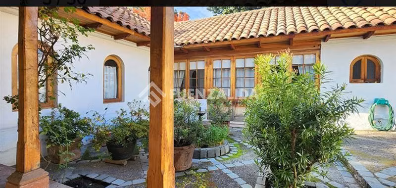Hermosa casa estilo Colonial cercano a San Carlos