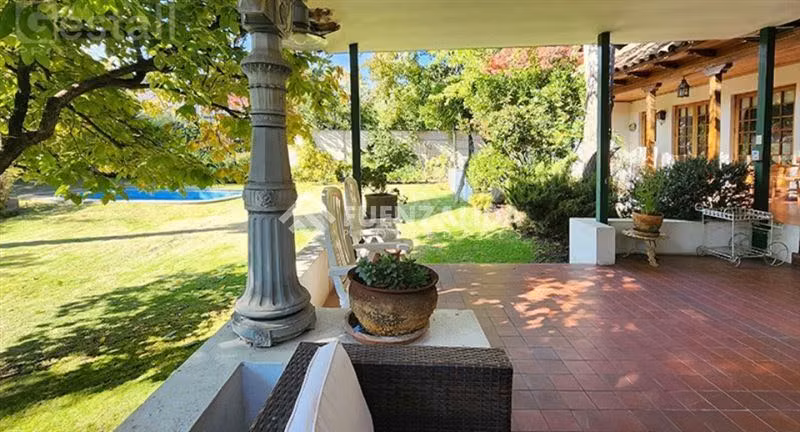 Hermosa casa estilo Colonial cercano a San Carlos