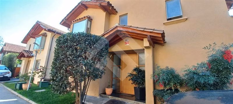 Casa en venta de 4 dorm. en La Reina
